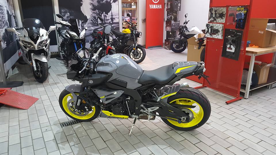 Bodystyle Sitzkeil anstelle Soziussitz für Yamaha MT-125 grau/gelb Weiß  kaufen - POLO Motorrad Österreich